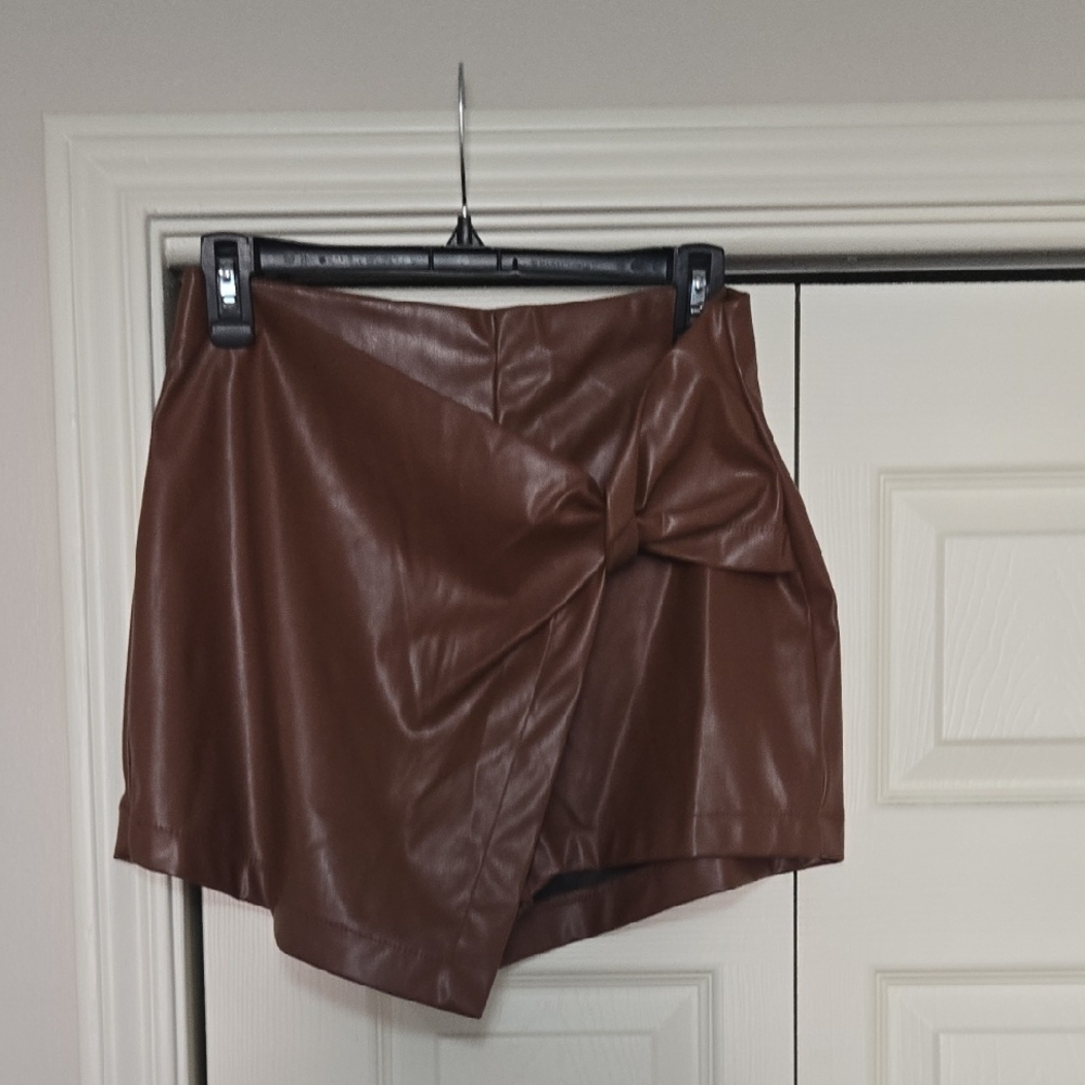 Elegant Brown Faux Leather Women Skorts